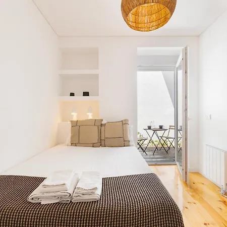 Apartment Your Dream Stay: Modern Amenities, Historic Charm Lisbon