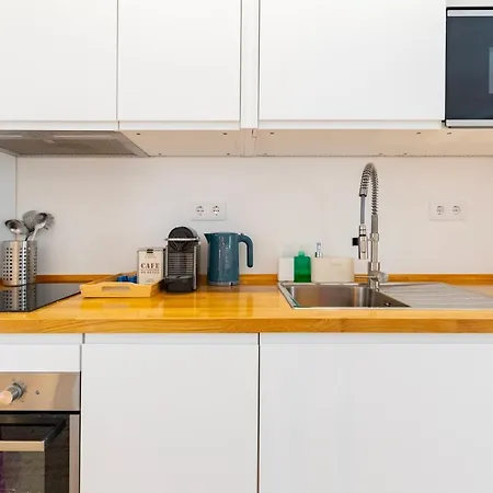 Your Dream Stay: Modern Amenities, Historic Charm Apartament *