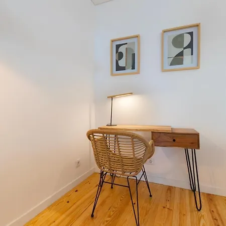 Your Dream Stay: Modern Amenities, Historic Charm Apartament *