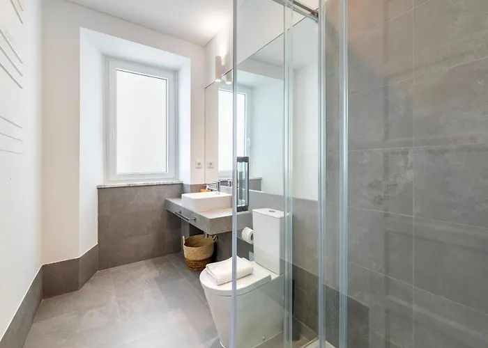 Your Dream Stay: Modern Amenities, Historic Charm *