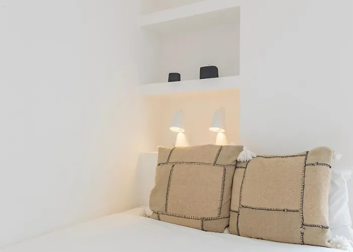 Your Dream Stay: Modern Amenities, Historic Charm *