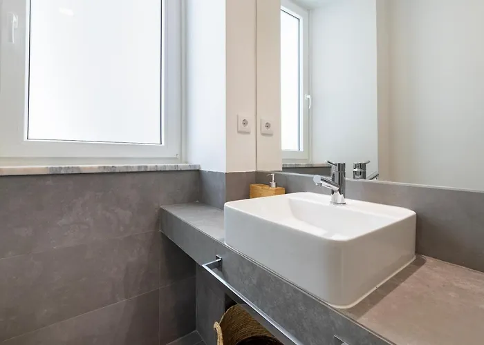 Your Dream Stay: Modern Amenities, Historic Charm * Lisboa