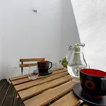 Your Dream Stay: Modern Amenities, Historic Charm Lisboa
