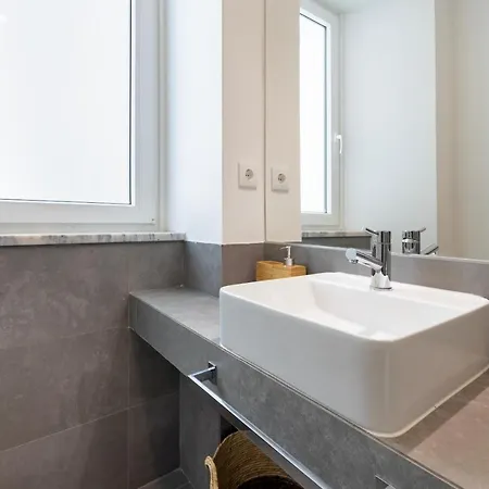 Your Dream Stay: Modern Amenities, Historic Charm * Lissabon